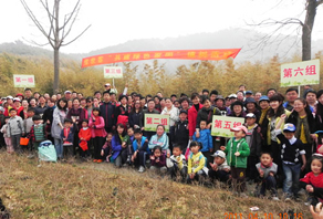 2011年(nián)佳世客東(dōng)部購(gòu)物(wù)中心舉辦公益植樹(shù)