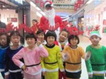 缤紛聖誕歡樂(yuè)無限!聖誕老(lǎo)人(rén)巡遊送禮