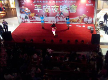 缤紛聖誕歡樂(yuè)無限!聖誕老(lǎo)人(rén)巡遊送禮