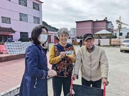重陽敬老(lǎo)情—青島永旺在行(xíng)動